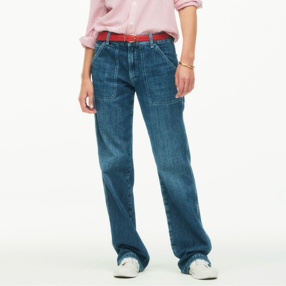 Mid waist jeans with patch pockets on the front and back